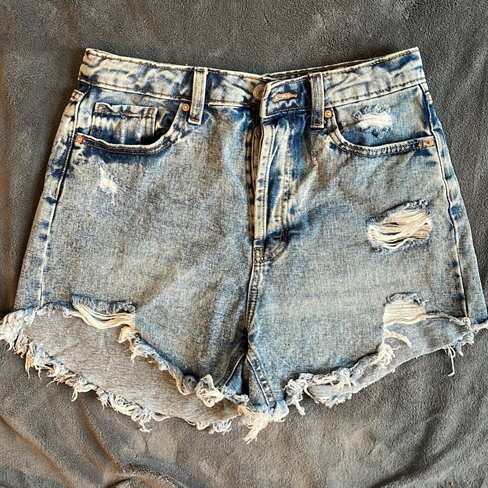 Wild Fable high waisted jean shorts. Size 6.